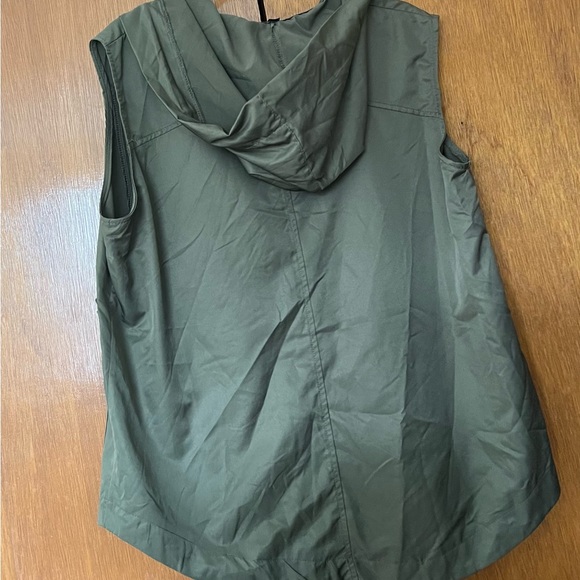 Green jacket - Picture 2 of 3